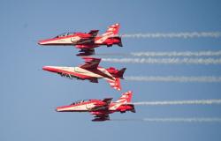 Indian Tejas jet crashes during Dubai Airshow display, pilot killed