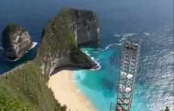 Bali to tear down disputed cliffside glass lift after public uproar