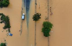 South-east Asia floods kill over 250, leaving hundreds missing