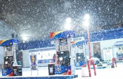 Holiday travel nightmare: Thousands stranded as New York faces heaviest snow in four years