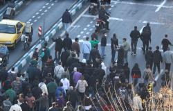 Trump says US is ‘locked and loaded’ to act if Iran kills peaceful protesters during deadly price protests