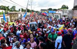 Tense week in Caracas: Maduro supporters take to streets as US holds ex-leader