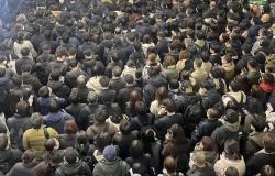 Tokyo rush hour meltdown: Fire halts Yamanote Line, commuters evacuate on foot