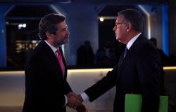 Socialist poised to defeat far-right leader in Portugal presidential vote, poll shows