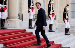 Top UK civil servant quits as government scrambles to contain Epstein storm