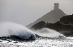 Storm Nils leaves 450,000 homes without power in southern France