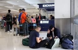 Australia sets up online crisis portal as 115,000 nationals stuck in Middle East, says Penny Wong