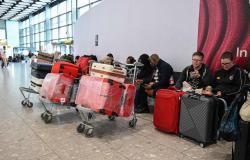 UK sending rapid teams to help 300,000 nationals in Gulf, says minister