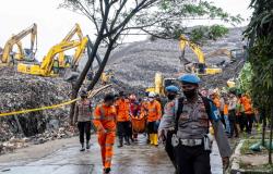 Indonesian rescuers end search after seven killed in massive landfill landslide