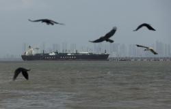 Iran warns it will close Strait of Hormuz if US blockade continues