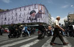 World waits on Iran response to US deal offer as oil slides and tensions ease