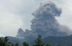 Indonesian authorities race to rescue 20 Singaporean, local hikers after Mount Dukono eruption