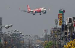 Viral clip shows AirAsia pilot pulling off skilful ‘crab’ landing amid intense Taiwan crosswinds (VIDEO)