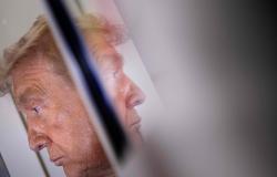 Democrats accuse Trump of corruption after disclosure of major stock market trades