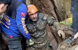 Rescuers race against time to reach seven trapped in flooded Laos cave