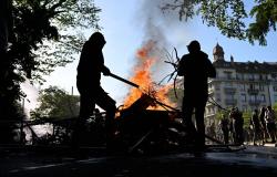 G7 protest turns from carnival to violent stand-off