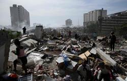 Venezuelan mother claws through quake rubble in desperate search for trapped son