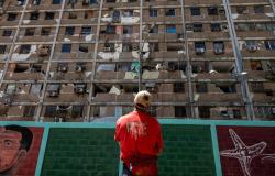 US military reopens battered Venezuelan port to speed quake relief, mass burials begin