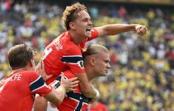 Goal machines Kane and Haaland set for World Cup showdown