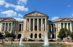 Trump orders Smithsonian museum signs over ‘inaccurate’ US history claims