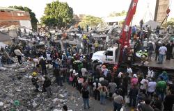 Colombian rescuers pull woman alive from quake rubble as death toll hits 216