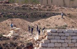 Israeli settlers defy army, keep Palestinian families under siege in West Bank