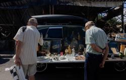 Kyiv flea market vendors sell salvaged goods after Russian strike destroys market