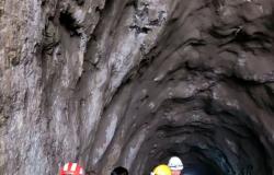 Rescuers confront ‘unprecedented’ multi‑tunnel search in Nepal’s flood disaster