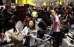 Nearly 1,100 UK flights cancelled after air traffic control glitch triggers nationwide disruption