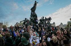 France’s student protests explode into nationwide unrest with nearly 500 arrests