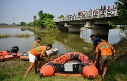 Overloaded boat capsizes en route to Hindu festival in India, killing 13 children