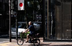 Japan apologises after erroneous 9.9-magnitude earthquake alert disrupts transport