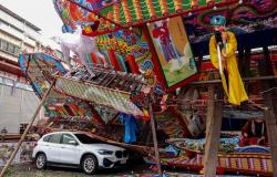 One dead, 500 hurt as Champi batters Taiwan, then turns towards Shanghai
