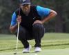 Woods turns down event, backs Mickelson