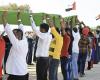 Dubai - Over 5,000 residents wave world's longest flag in Dubai