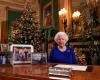 Queen admits 'bumpy' year in Xmas message