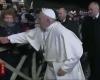 Pope Francis apologises for slapping woman who grabbed him