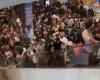 Dubai - Video: Huge crowd at Dubai Mall on the first day of New Year