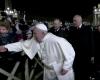 Pope's bodyguards criticised over slapping incident