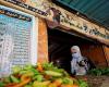 Coronavirus: Egypt lifts lockdown and reopens cafes, mosques and churches