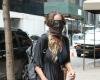 Bollywood News - Sarah Jessica Parker masks up ...