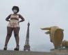 A obese fashion show in front of the Eiffel Tower to...