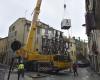 300 kg man is rescued from home by crane in France...