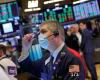 Wall Street ends a stormy week with sharp losses | ...