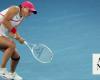 Top-ranked Swiatek escapes with a narrow win over 2022 runner-up Collins at Australian Open