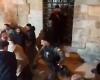 Israeli police use batons to push back worshipers from entering Al-Aqsa Mosque 