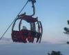 Turkey cable car accident: Scores still stranded high above mountain
