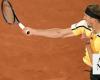 Zverev sets up Ruud showdown in French Open semifinals