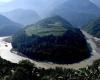 China to build world's largest hydropower dam in Tibet