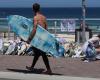 Crowds swim and paddle at Bondi Beach in tribute to victims